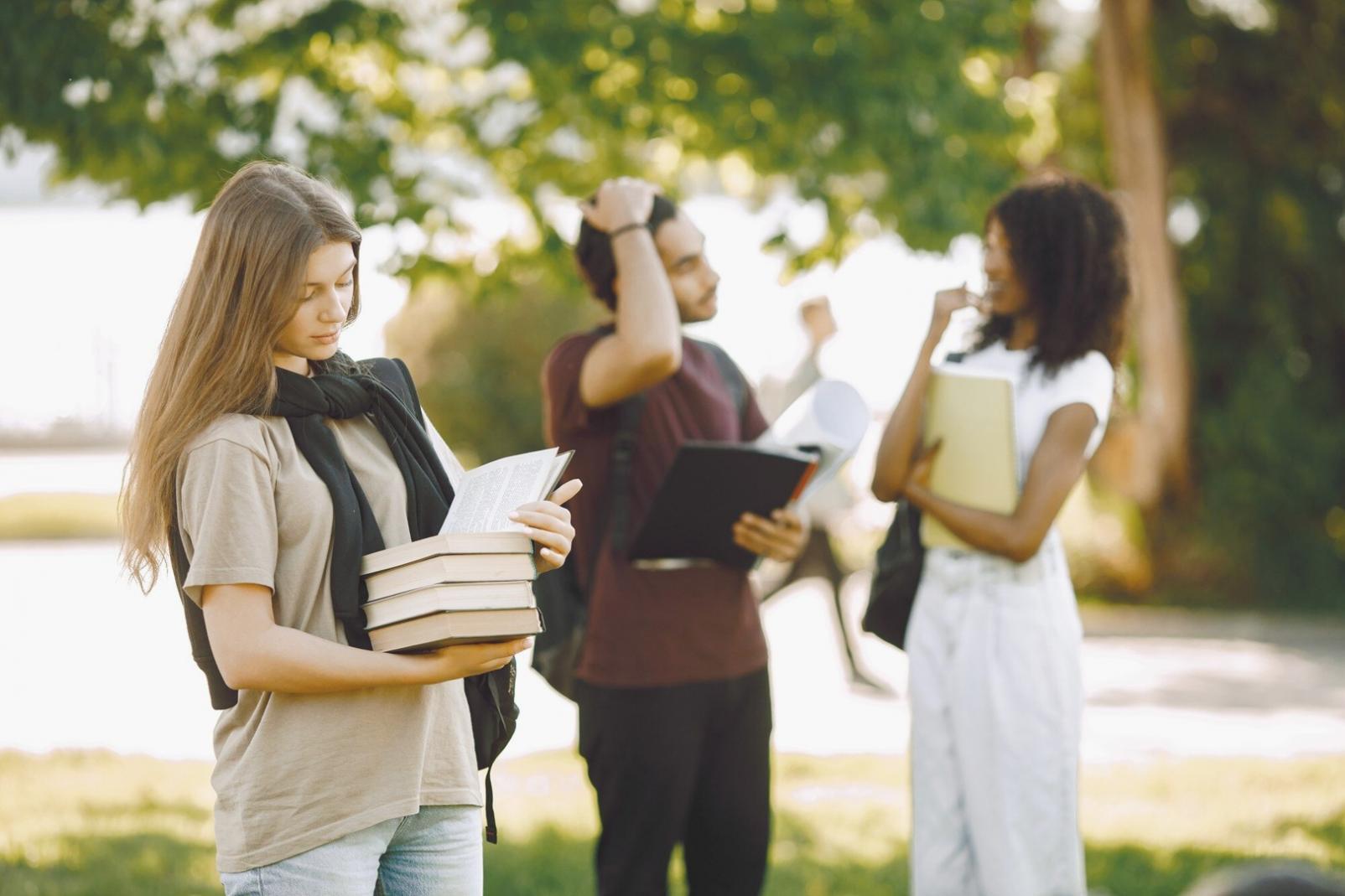 Data analytics and investment performance tracking tools